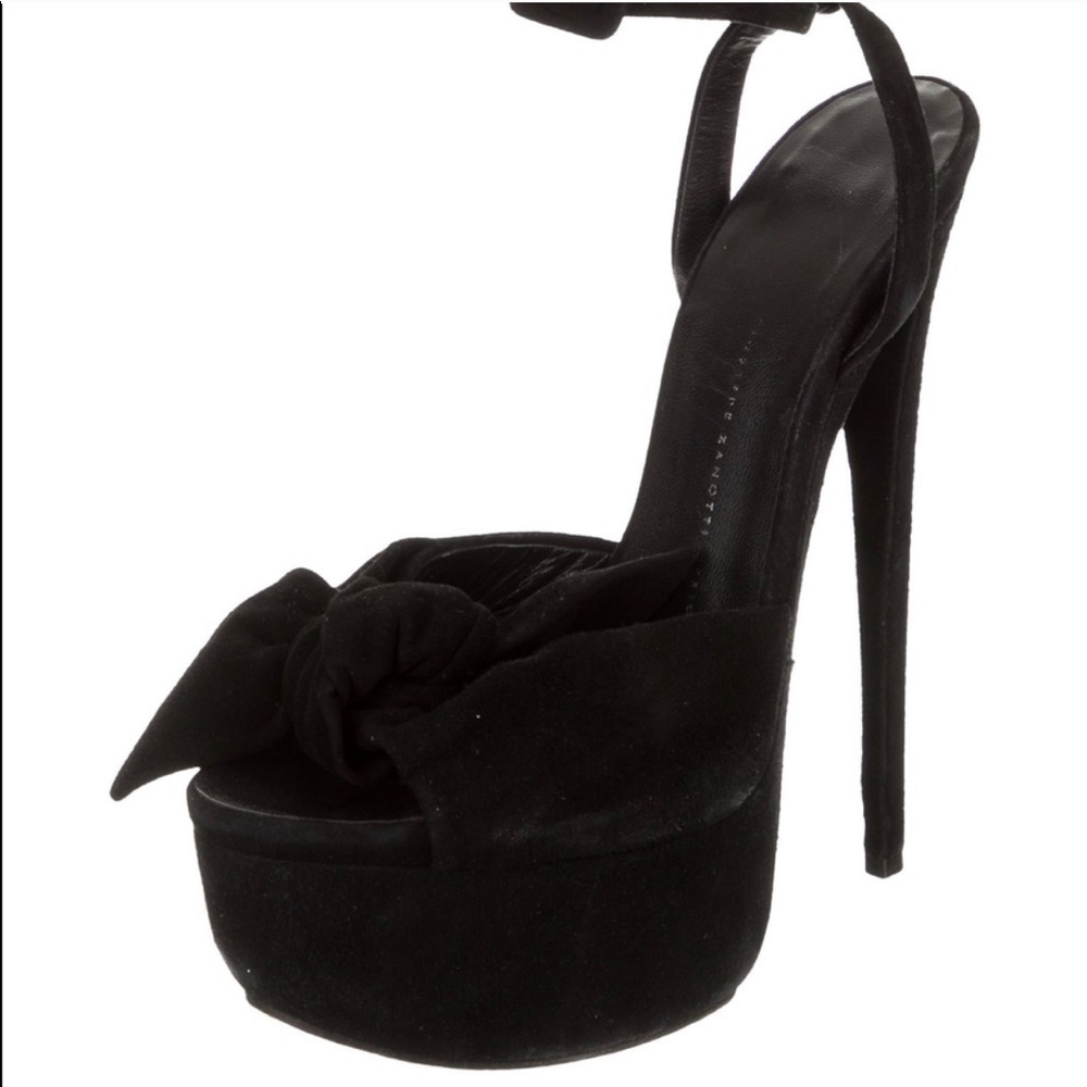 Like new black sandals